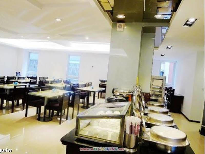 Just Enjoy Business Hotel Tainan Dış mekan fotoğraf